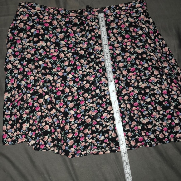 *SOLD! Flowy short skirt - Picture 6 of 6